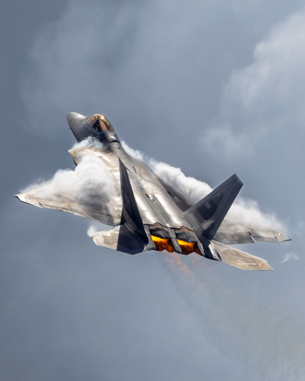 F-22 Raptor air superiority stealth fighter